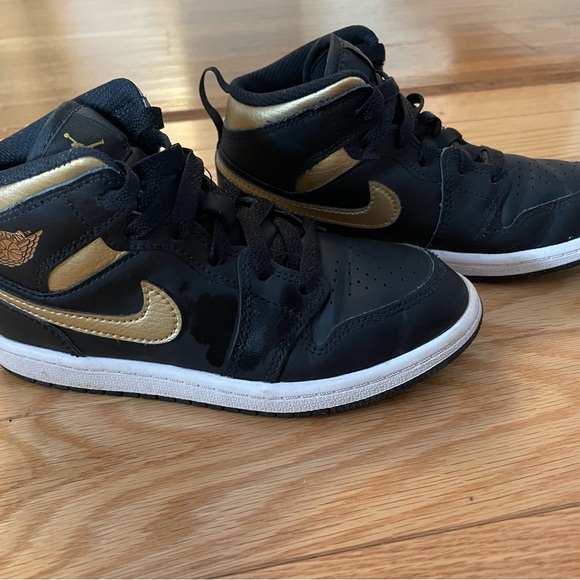 Air Jordan 1 Mid Youth 13 Black Metallic Gold - Picture 4 of 6